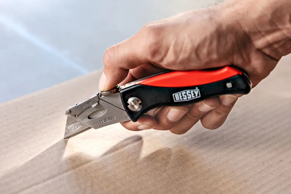 Bessey Folding utility knife DBKPH