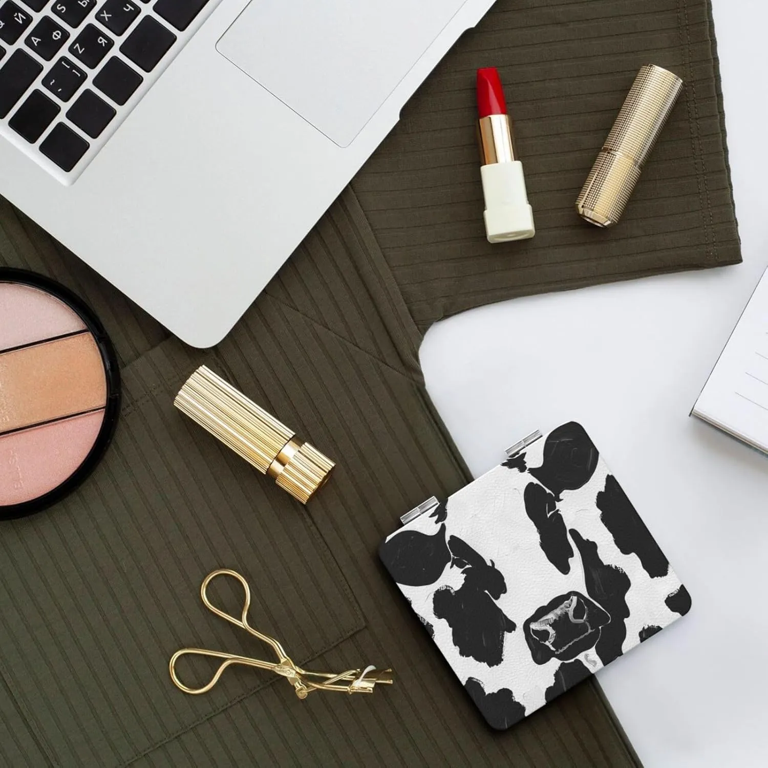 Black and White Cow Print Printed Square Pocket Makeup Mirror with 1X/2X Magnification, Portable Mini Travel Makeup Mirror for Travel Daily Work Beauty