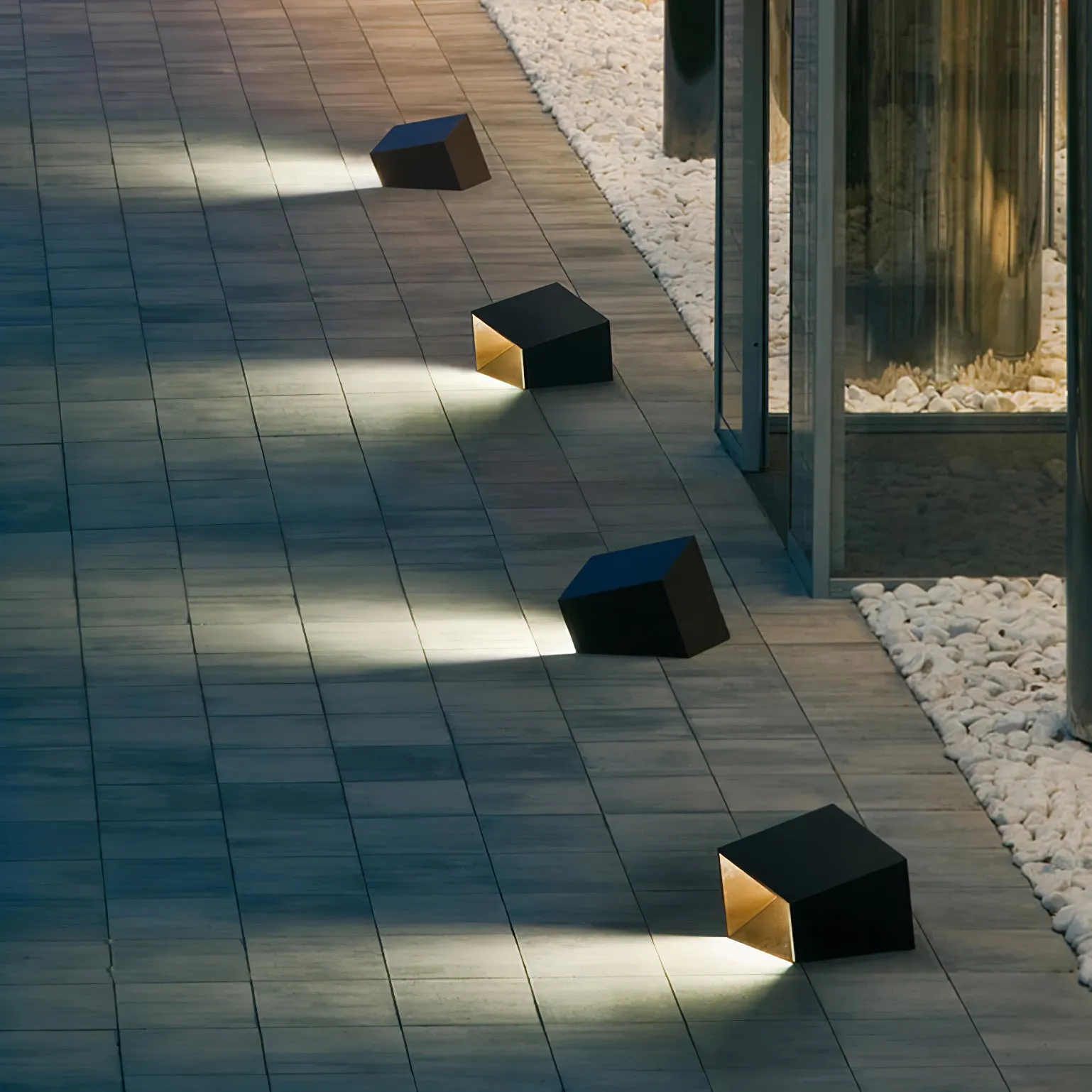 Cube Garden Solar Light – Modern Outdoor LED Lantern with Remote Control
