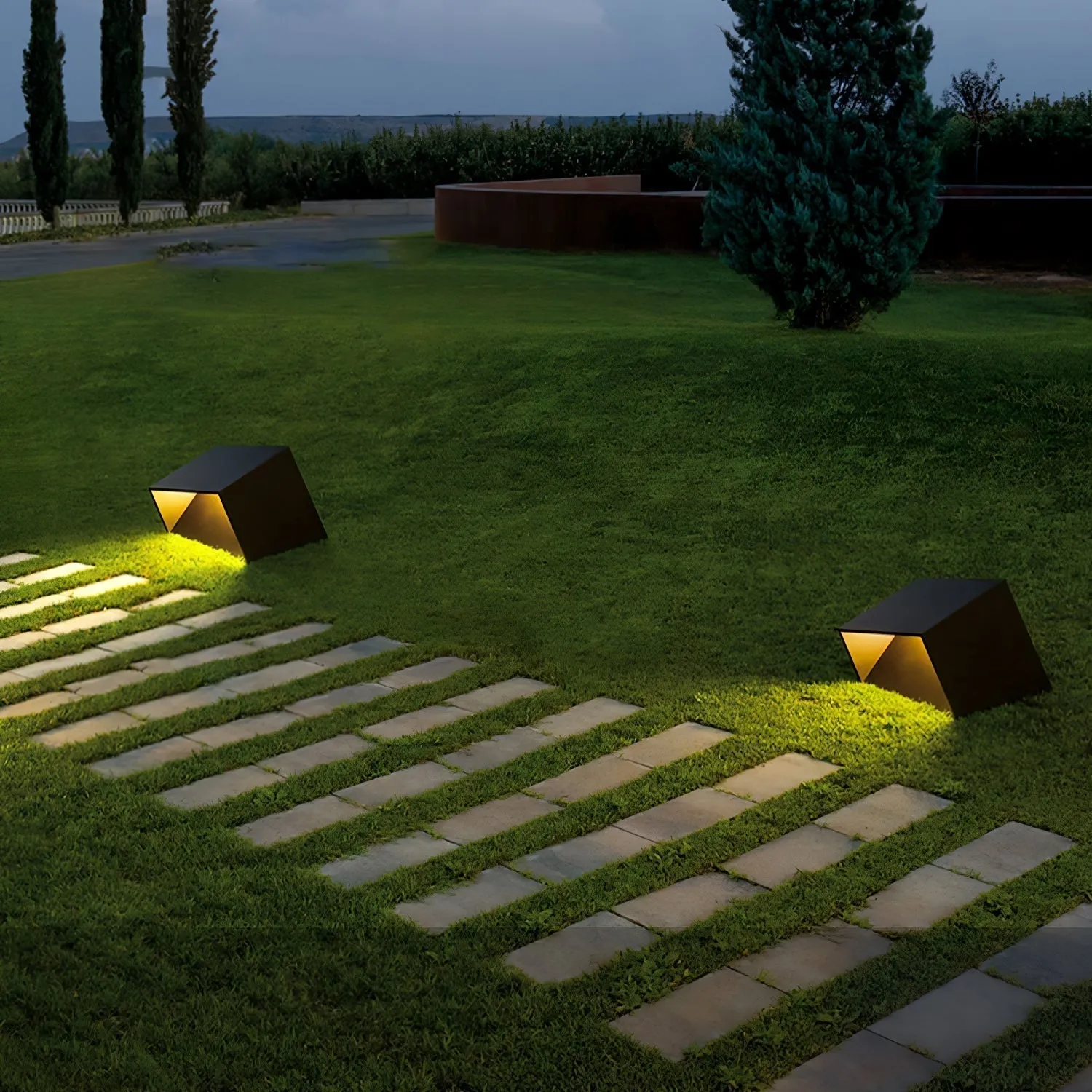 Cube Garden Solar Light – Modern Outdoor LED Lantern with Remote Control