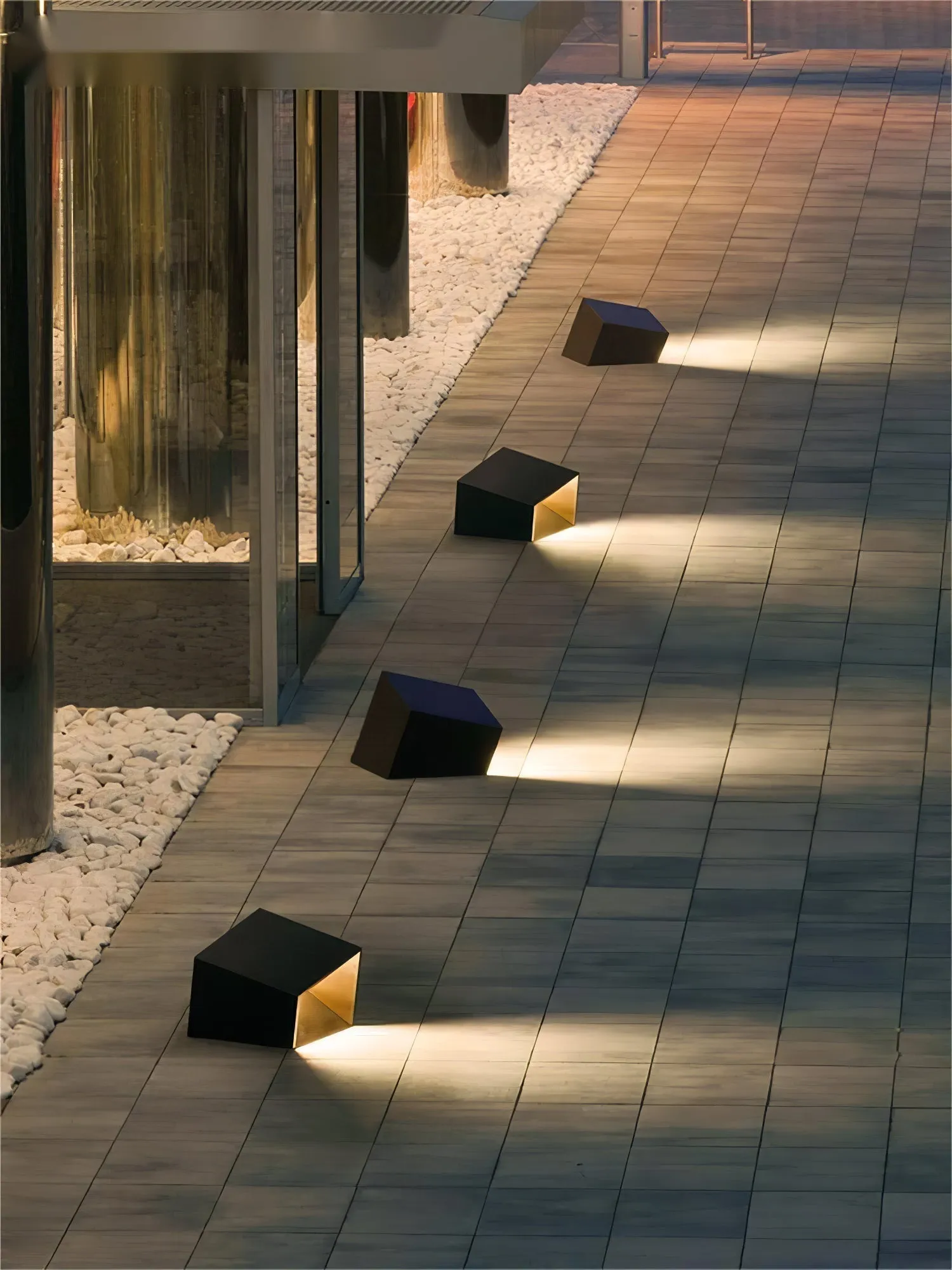 Cube Garden Solar Light – Modern Outdoor LED Lantern with Remote Control