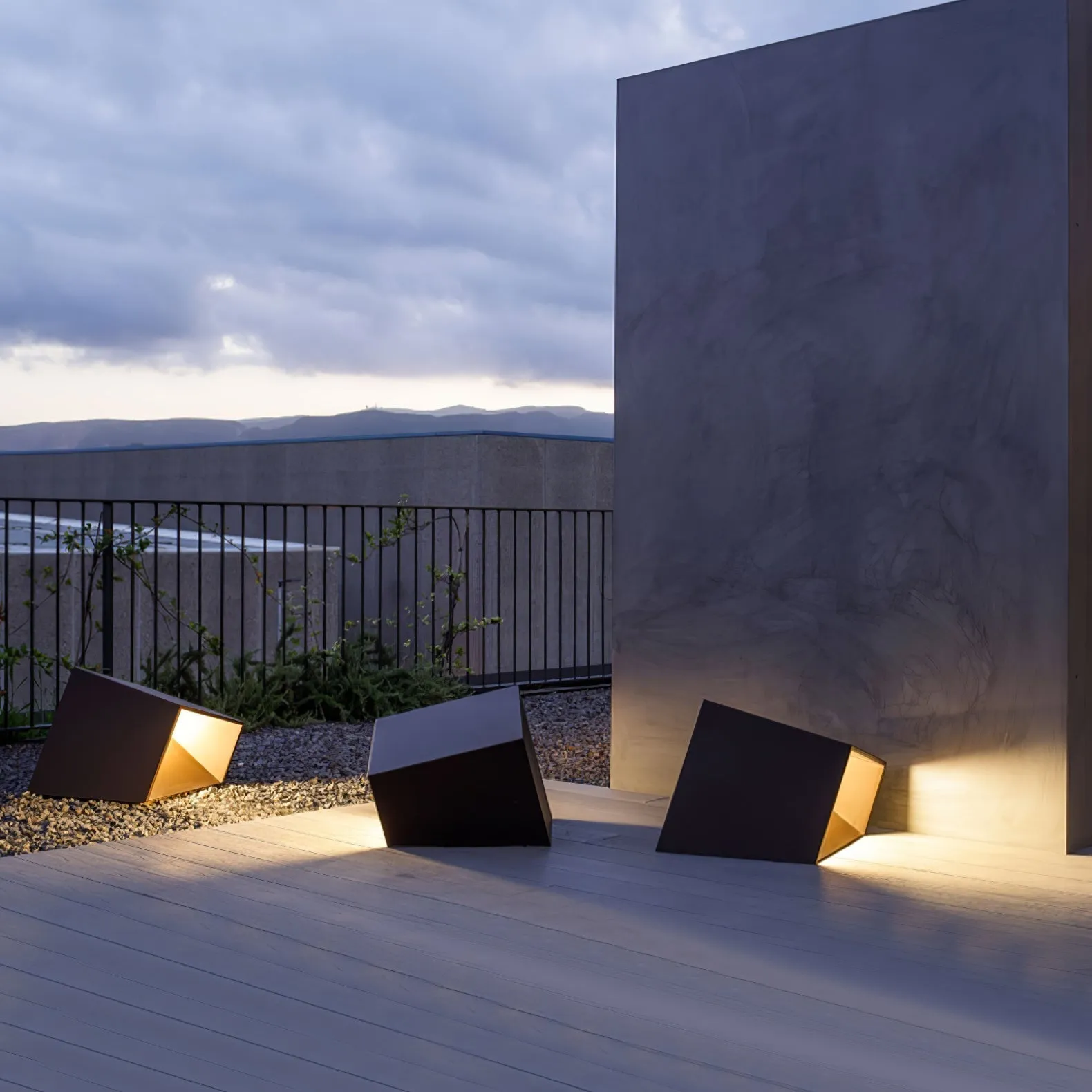 Cube Garden Solar Light – Modern Outdoor LED Lantern with Remote Control