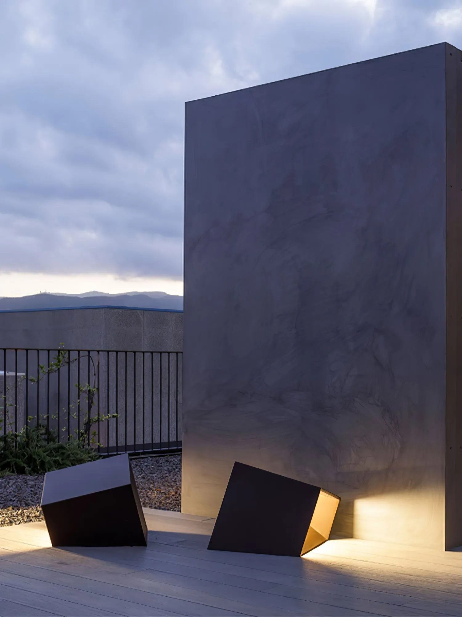 Cube Garden Solar Light – Modern Outdoor LED Lantern with Remote Control