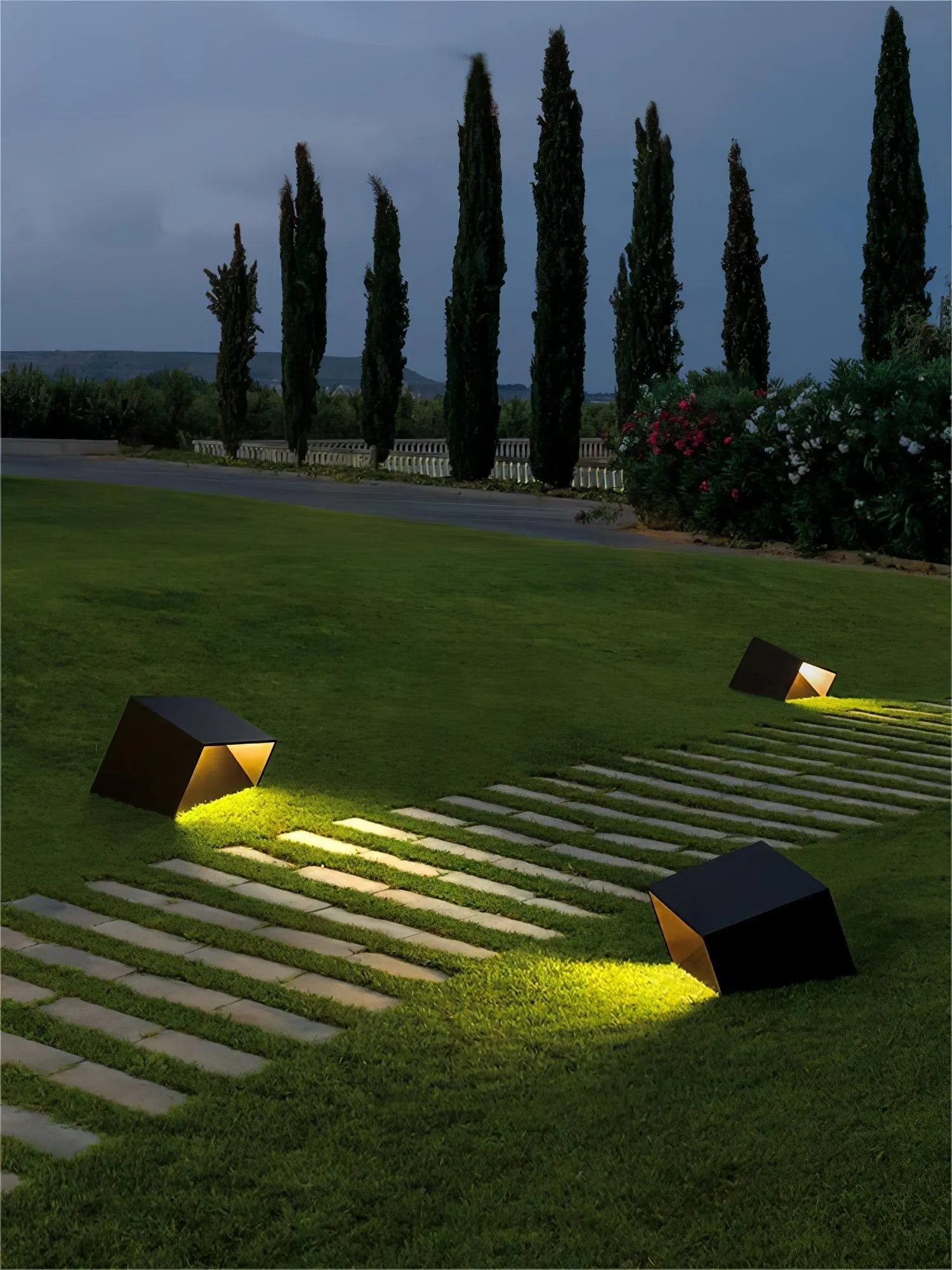 Cube Garden Solar Light – Modern Outdoor LED Lantern with Remote Control
