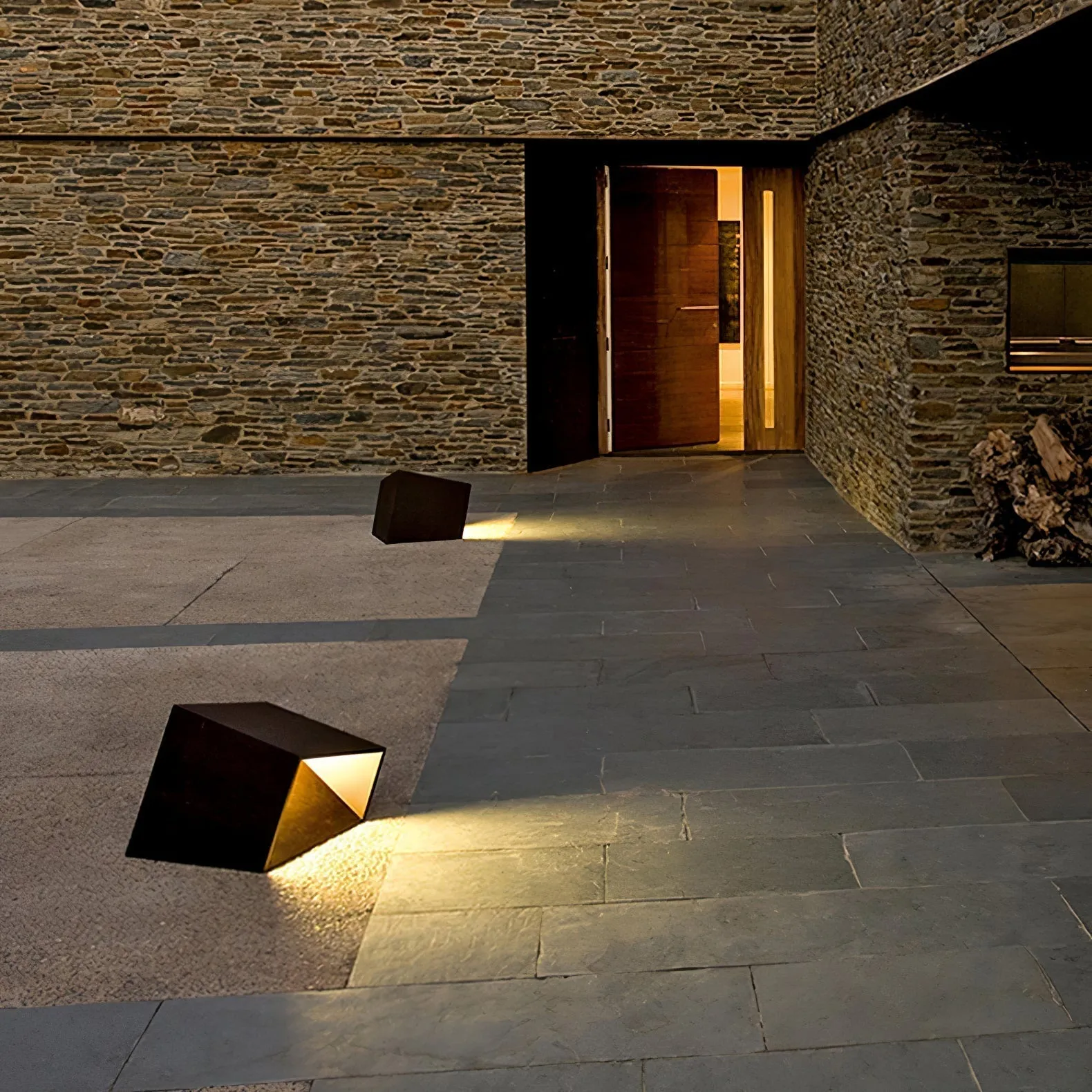 Cube Garden Solar Light – Modern Outdoor LED Lantern with Remote Control