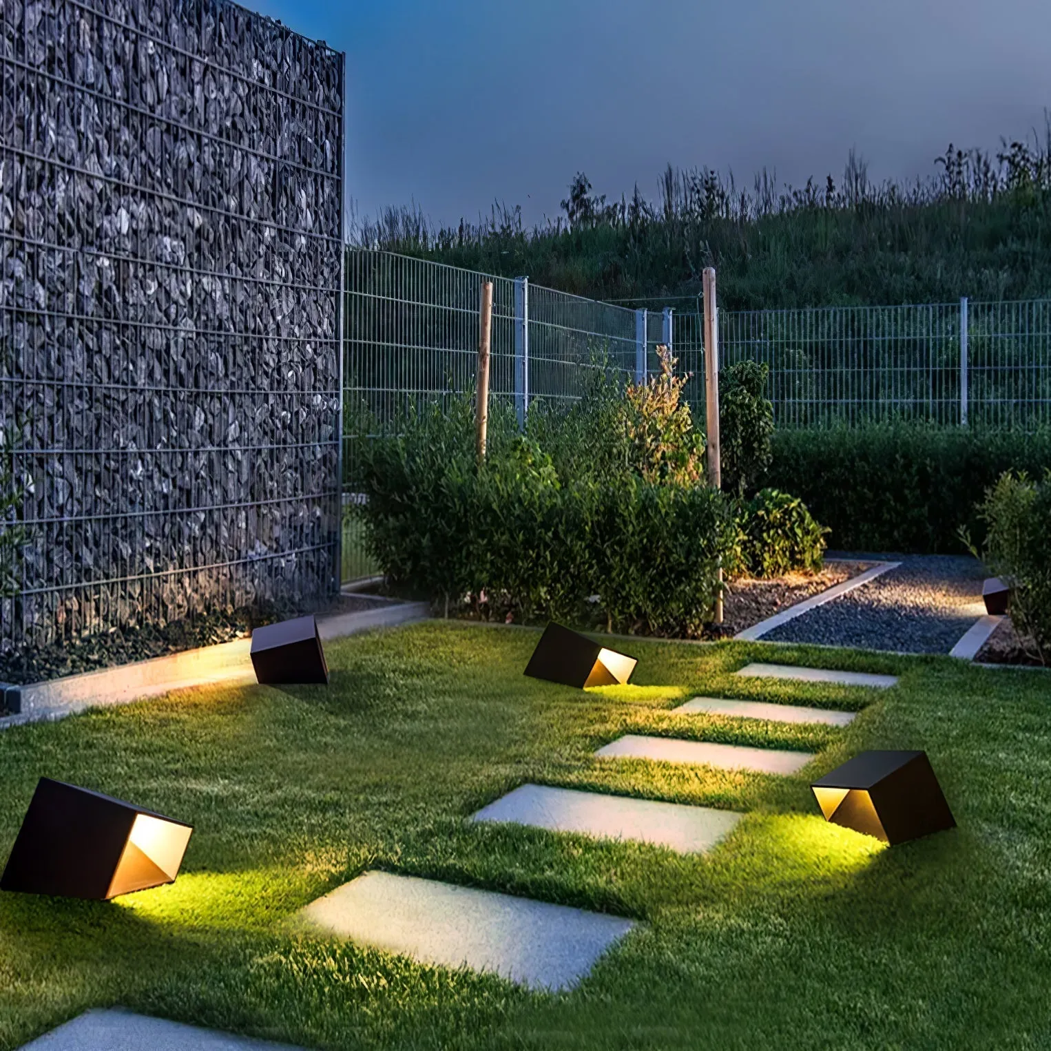 Cube Garden Solar Light – Modern Outdoor LED Lantern with Remote Control