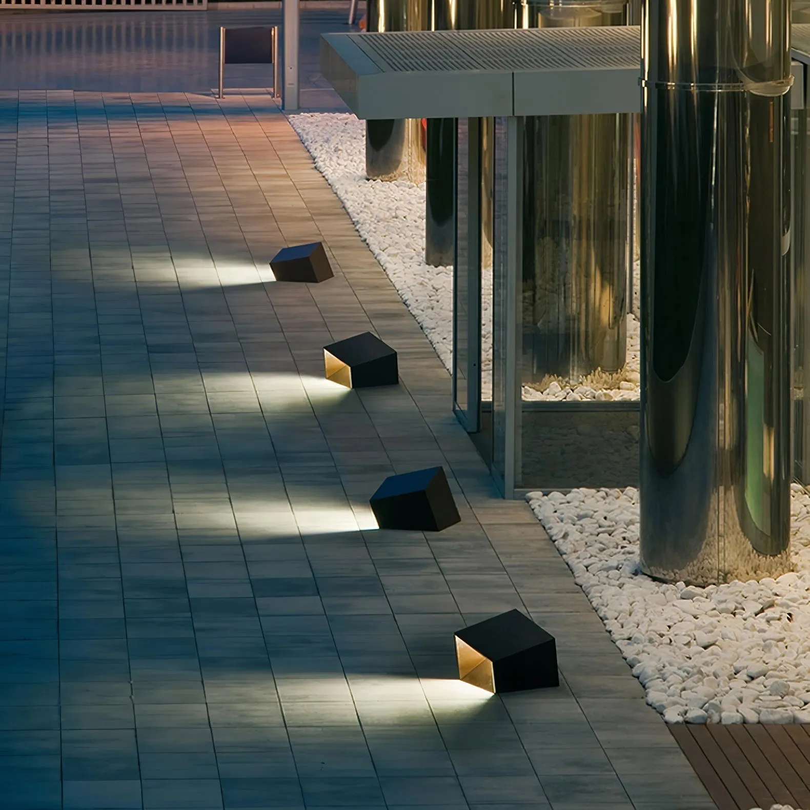 Cube Garden Solar Light – Modern Outdoor LED Lantern with Remote Control