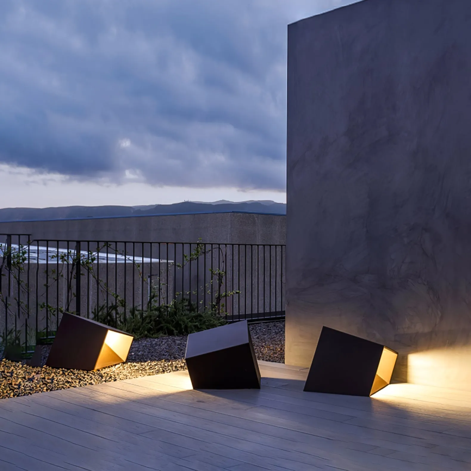 Cube Garden Solar Light – Modern Outdoor LED Lantern with Remote Control