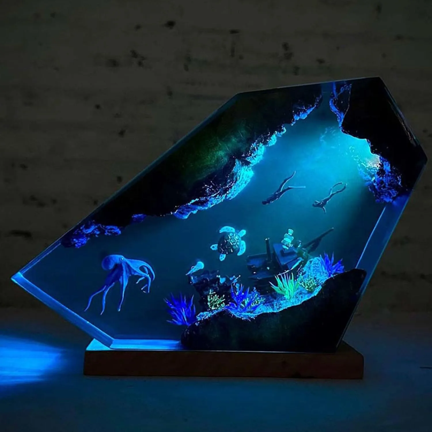 Drawelry Ocean Creative Epoxy Resin Wood Light Lamp, Handmade Multi Color Aquatic Ocean Lamp Deep Sea Diver Cave Diving Enthusiasts Led Night Light Desktop Decor Christmas Birthday Gift (Octopus, S)