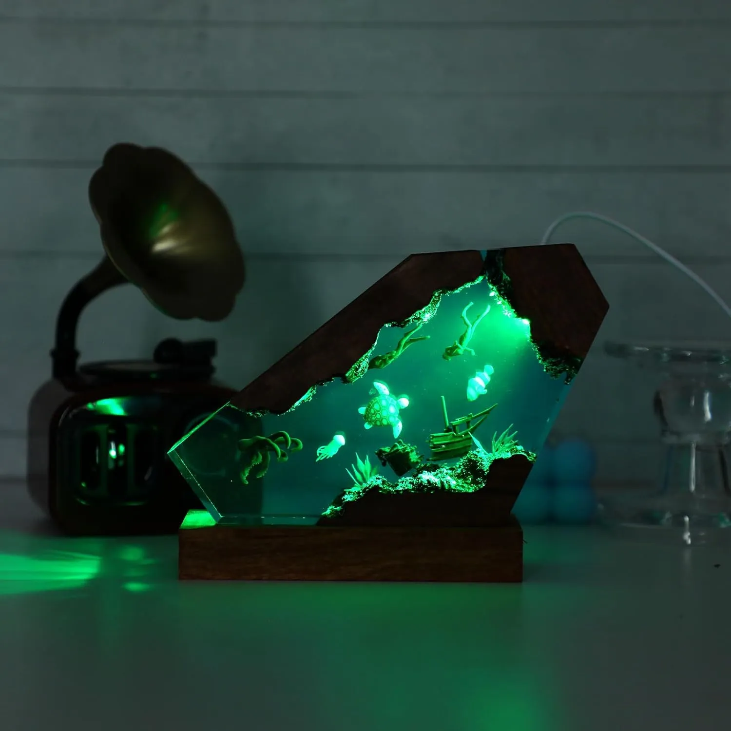 Drawelry Ocean Creative Epoxy Resin Wood Light Lamp, Handmade Multi Color Aquatic Ocean Lamp Deep Sea Diver Cave Diving Enthusiasts Led Night Light Desktop Decor Christmas Birthday Gift (Octopus, S)