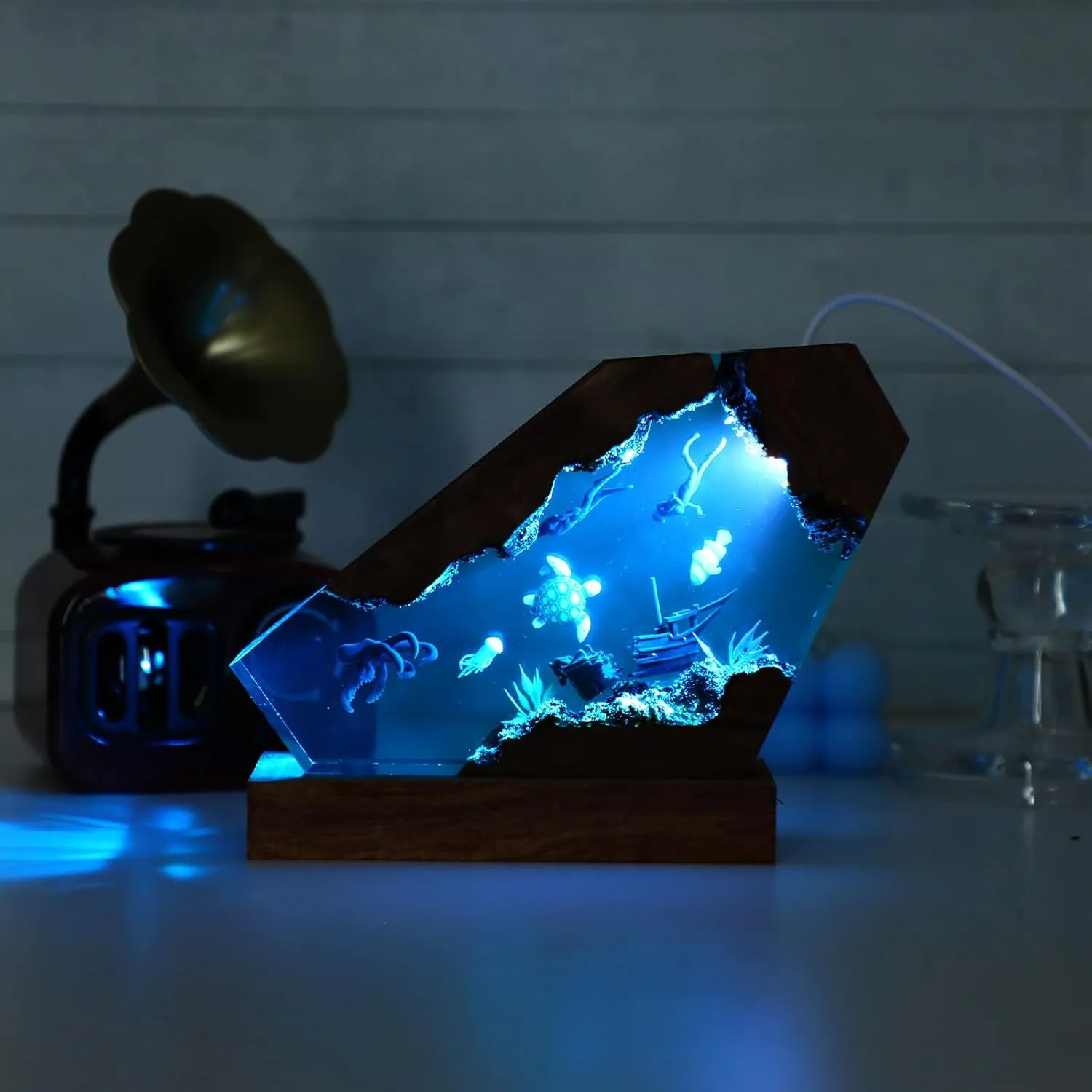 Drawelry Ocean Creative Epoxy Resin Wood Light Lamp, Handmade Multi Color Aquatic Ocean Lamp Deep Sea Diver Cave Diving Enthusiasts Led Night Light Desktop Decor Christmas Birthday Gift (Octopus, S)