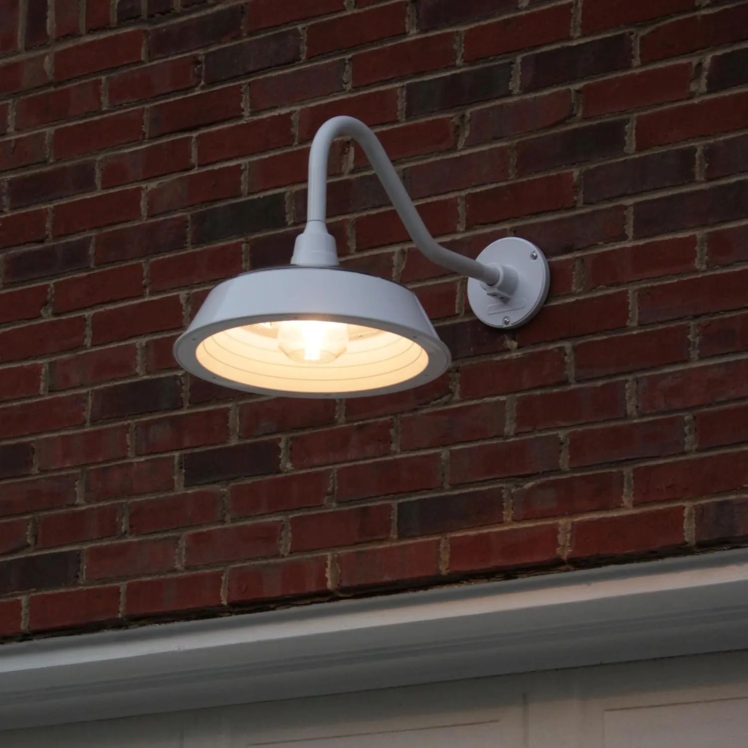 Gama Sonic Solar Barn Light for Outdoors with 14.5” Metal Dome Lamp, Bright 250-Lumen LED, Wall-Mount Gooseneck, Dusk-to-Dawn, Warm White 2700K, Aluminum, Integrated Solar Panels, Waterproof (White)