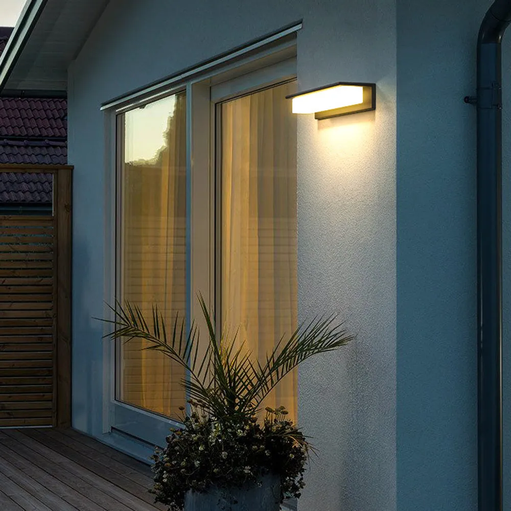 Giulia Solar Outdoor Wall Lamp