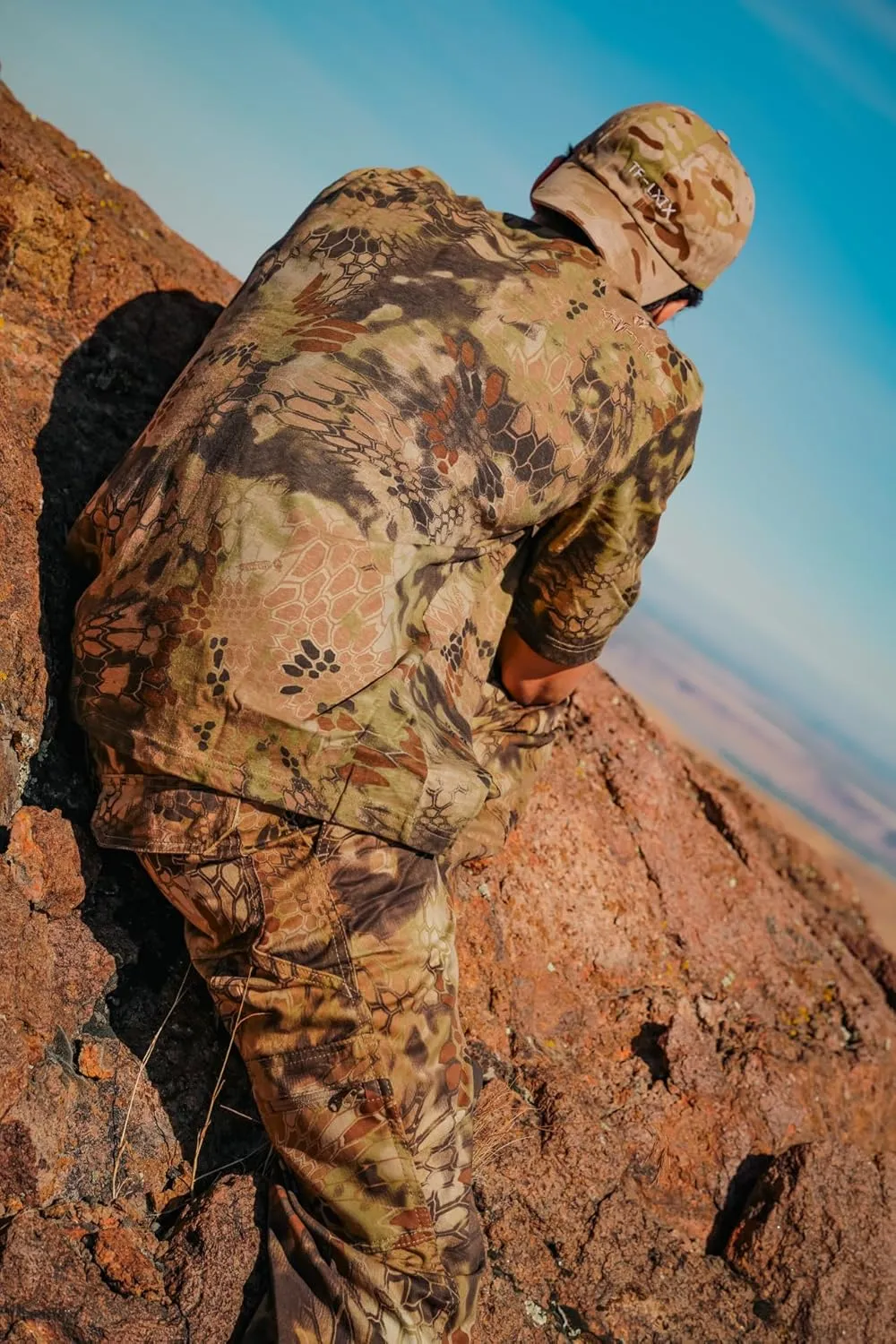 Kryptek Men’s Stalker Short Sleeve Hunting Shirt