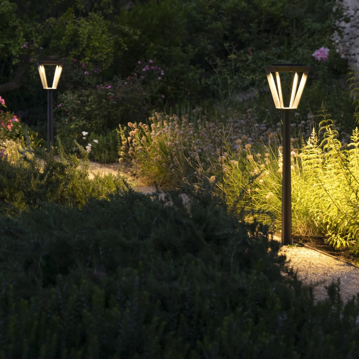 Les Jardins Metro Solar Bollard
