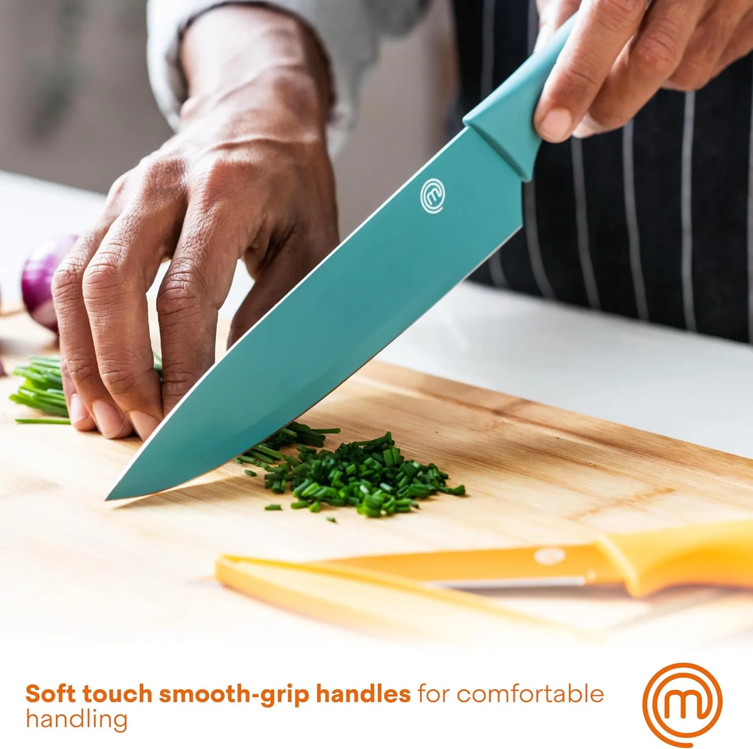 MasterChef Knife Block Set of 6 Kitchen Knives, Extra Sharp Stainless Steel Blades for Professional Cutting with Non Stick Coating & Soft Touch Easy Grip Handles in a Red Universal Block, Vivid Color