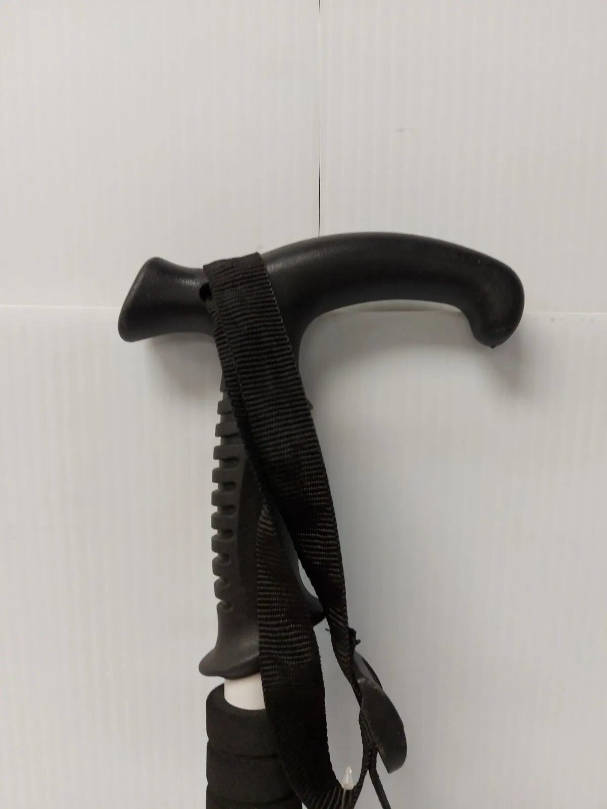 (N82504-3) BS Wolf Single Hiking Stick