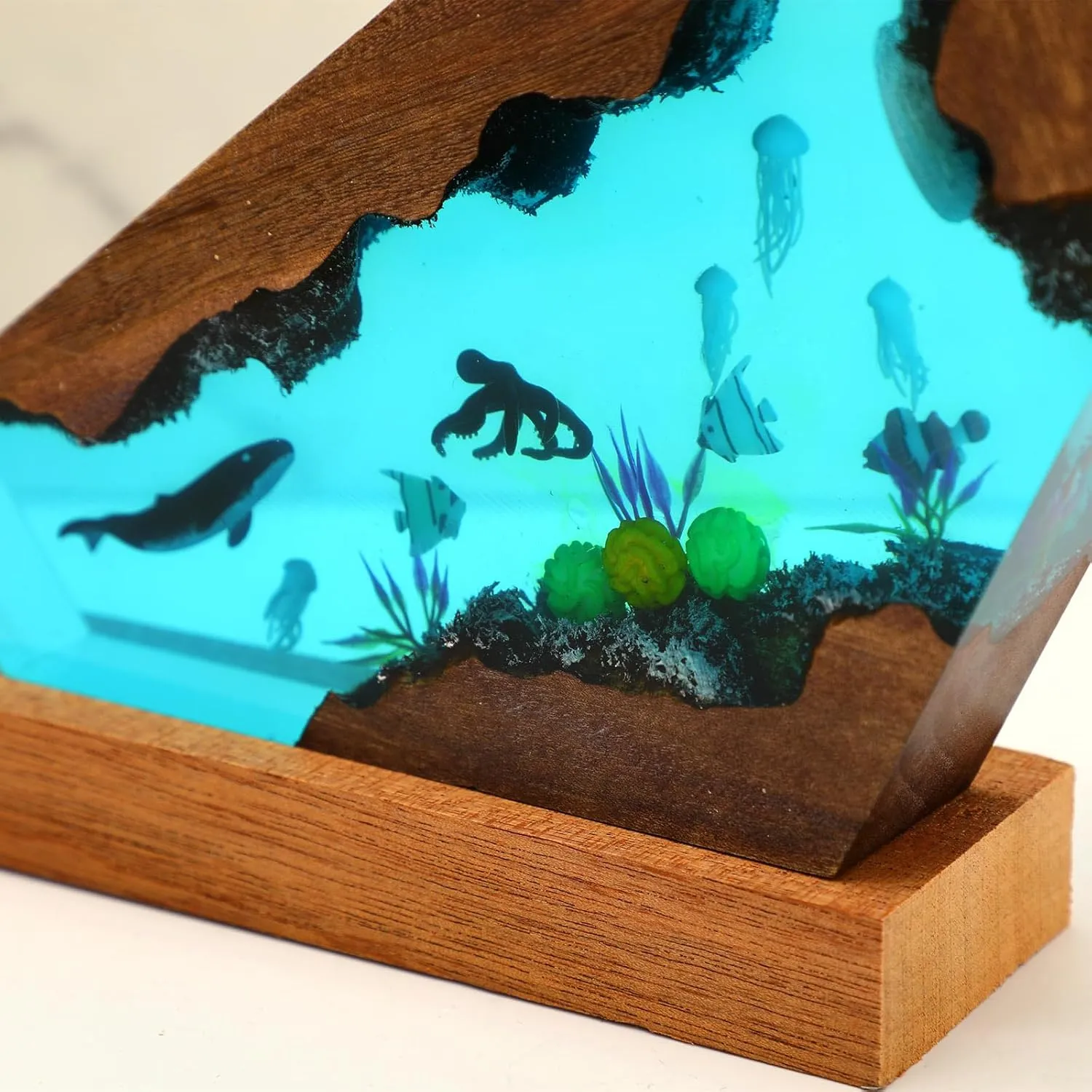 Ocean Creative Epoxy Resin Wood Light Lamp, Handmade Multi Color Aquatic Ocean Lamp Deep Sea Diver Cave Diving Enthusiasts Led Night Light Desktop Decor Christmas Birthday Gift (Jellyfish, S)