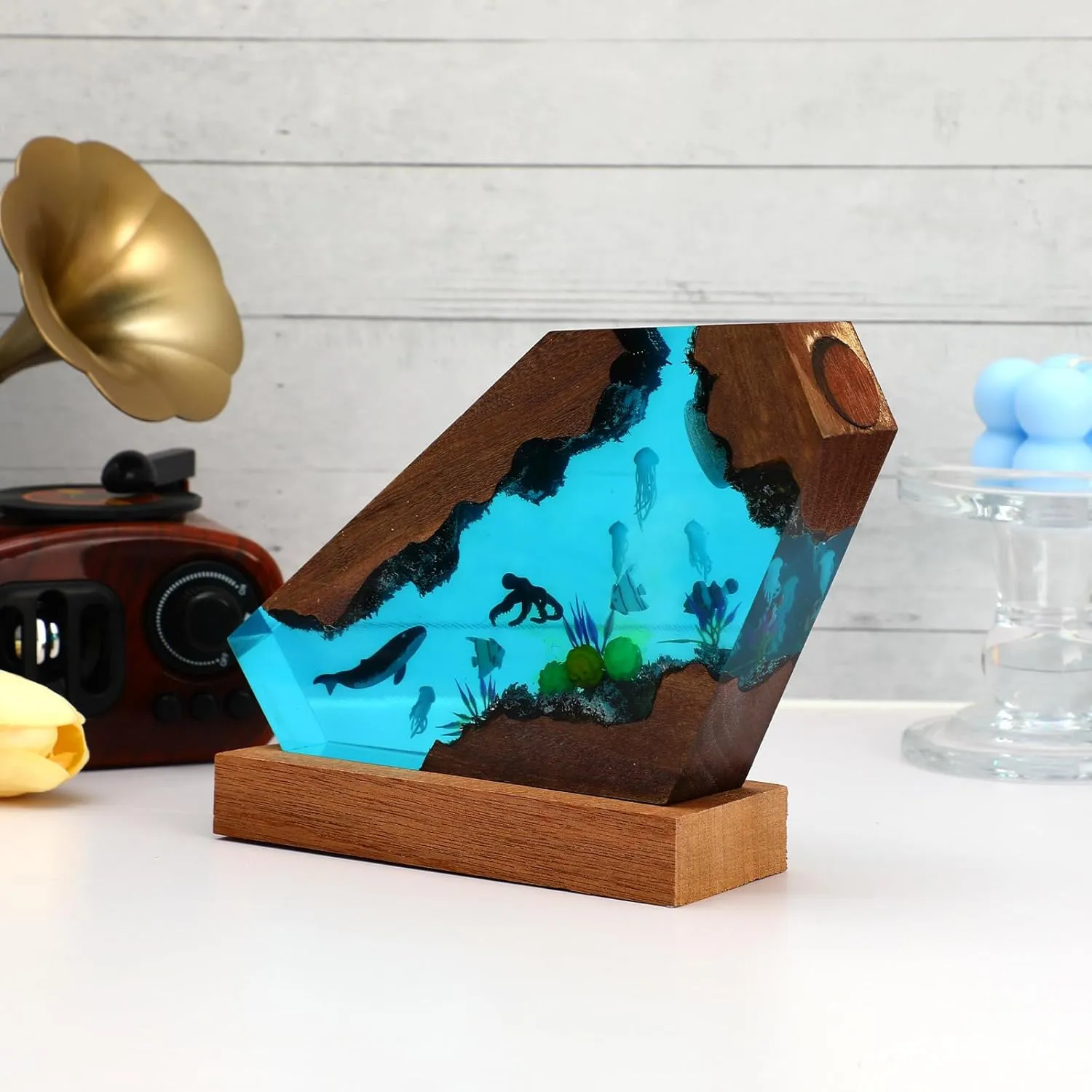 Ocean Creative Epoxy Resin Wood Light Lamp, Handmade Multi Color Aquatic Ocean Lamp Deep Sea Diver Cave Diving Enthusiasts Led Night Light Desktop Decor Christmas Birthday Gift (Jellyfish, S)