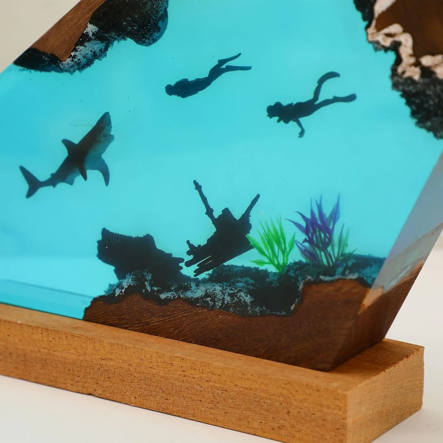 Ocean Creative Epoxy Resin Wood Light Lamp, Handmade Multi Color Aquatic Ocean Lamp Deep Sea Diver Cave Diving Enthusiasts Led Night Light Desktop Decor Christmas Birthday Gift (White Shark, S)