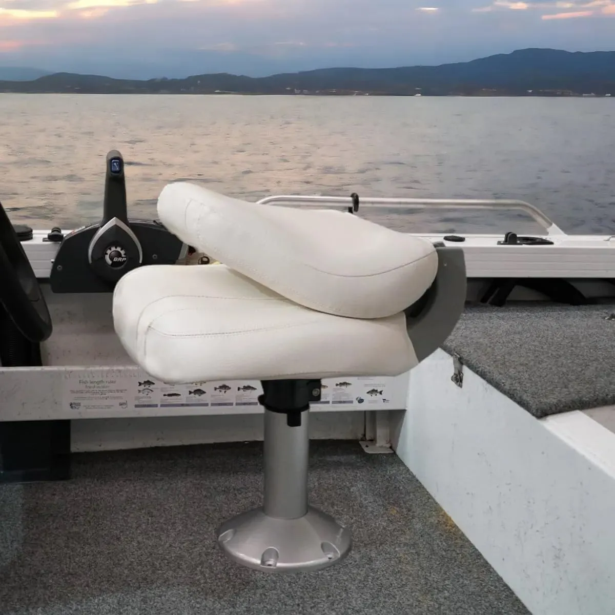 Oceansouth Sirocco Folding Boat Seat (White, Sirocco Folding Boat Seat) fishing folding chair black light back cushion boat seats leaders accessories bucket seat covers waterproof cushions