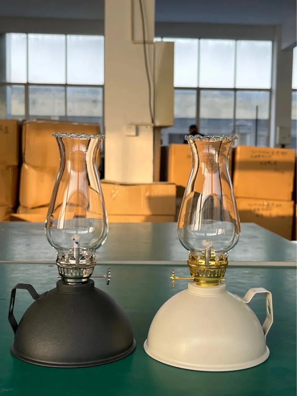 Retro Classical Kerosene Lamp for Outdoor Camping, European Small Horse Lantern Atmosphere Tent Lamp Hand Lamp 20cm H