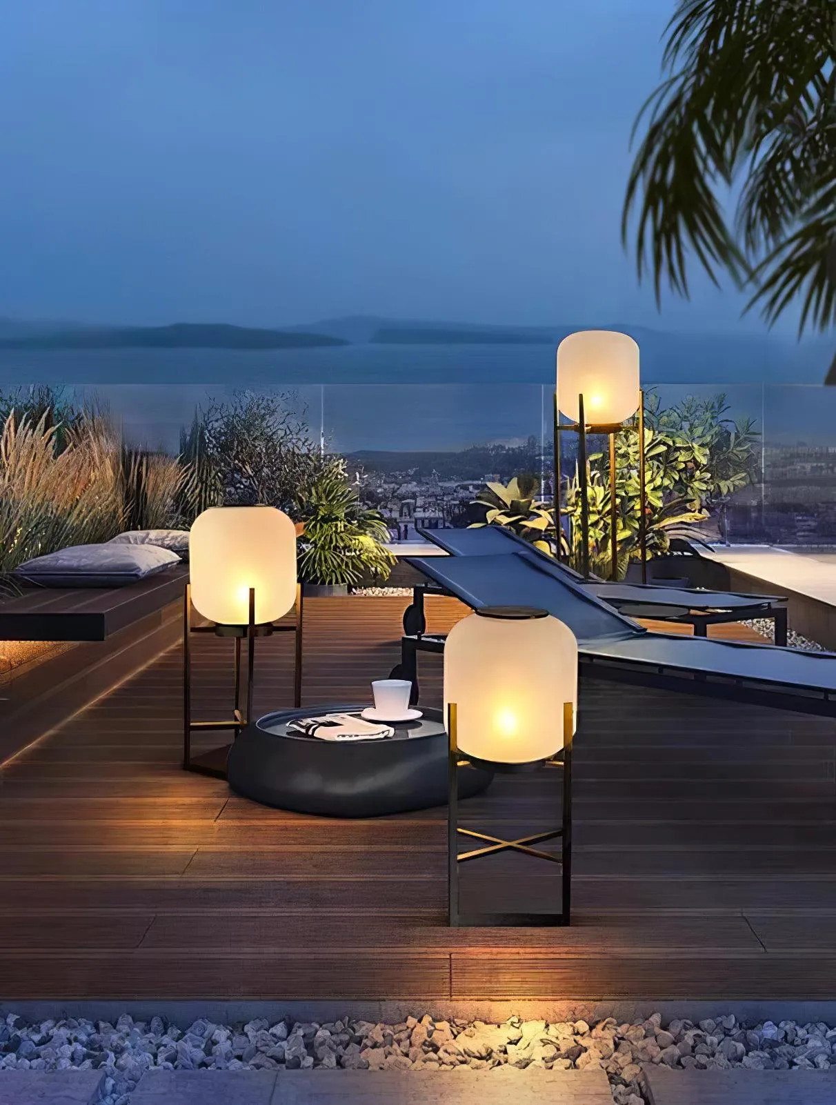 SOLARA – SOLAR POWERED OUTDOOR FLOOR LAMP