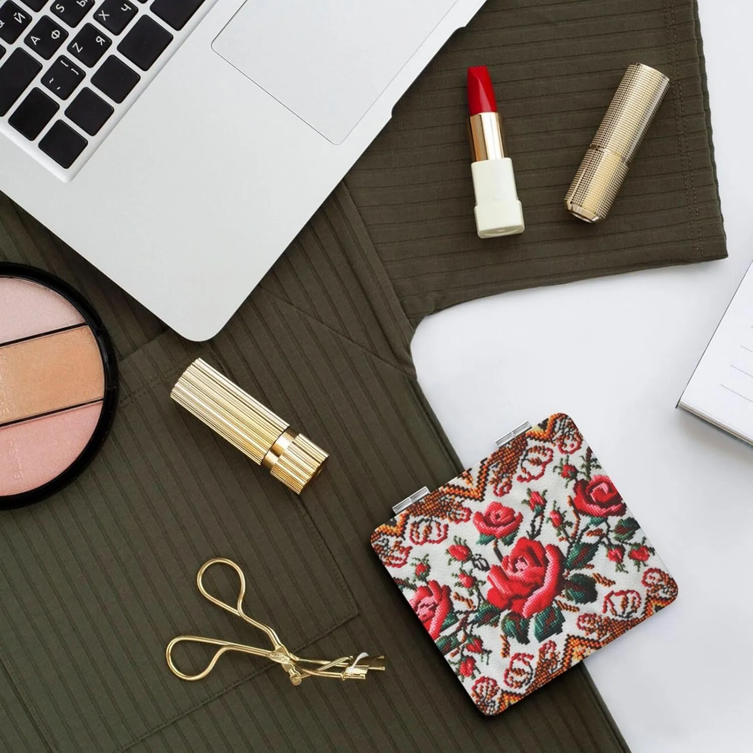 Ukrainian Embroidery Style Rose Printed Square Pocket Makeup Mirror with 1X/2X Magnification, Portable Mini Travel Makeup Mirror for Travel Daily Work Beauty